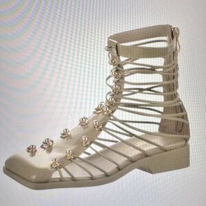 New in box Vivienne Hu patent leather Women's Sandals. Size 7/37.